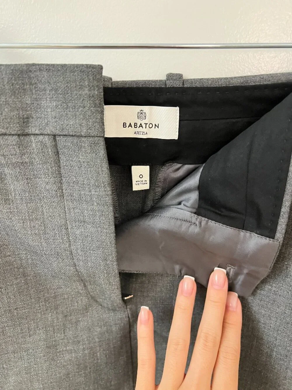 BABATON Aritizia Mini Skirt Gray Size 0- Tailored Shorter